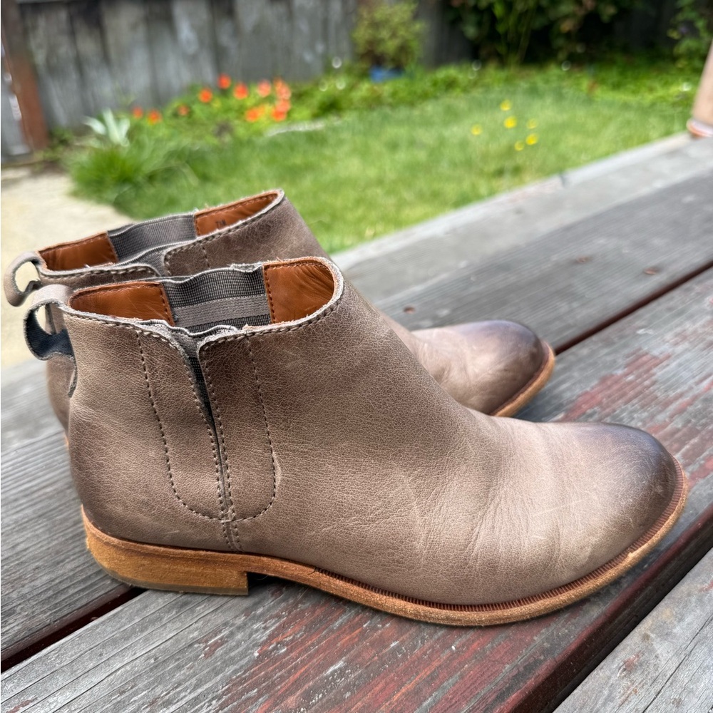 Kork-Ease Women's Ankle Boots in Gray/ Taupe Chelsea Boot 7.5 38 great condition